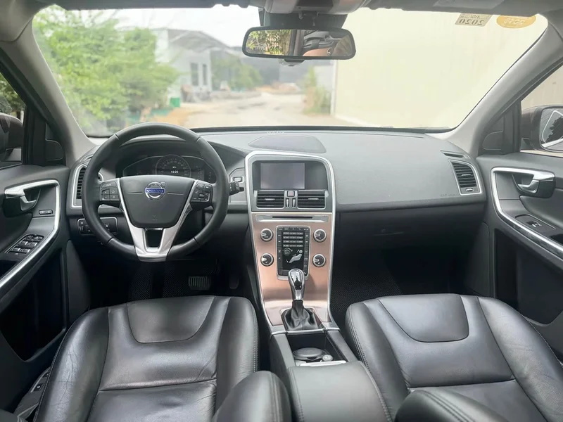 Volvo XC60 — фото 10
