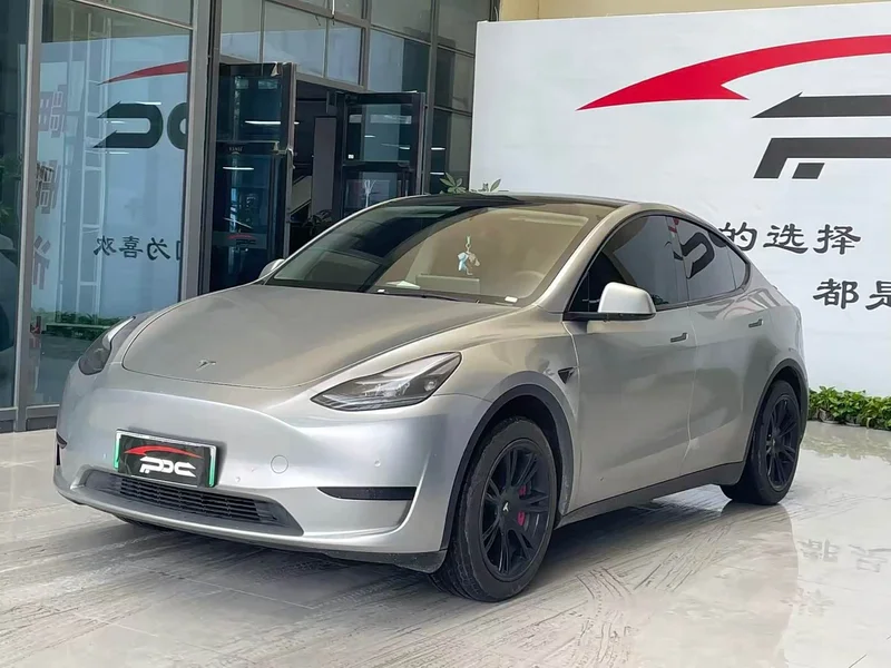 Tesla Model Y — фото 1