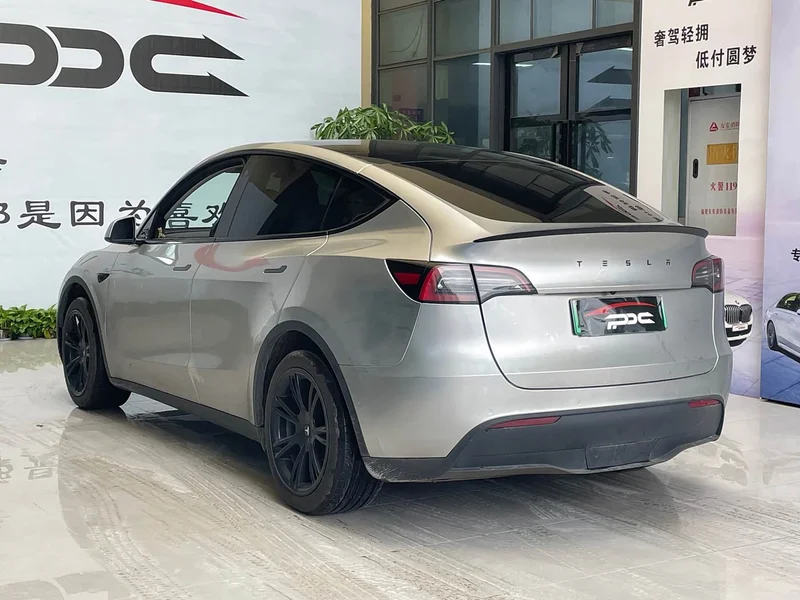 Tesla Model Y — фото 12