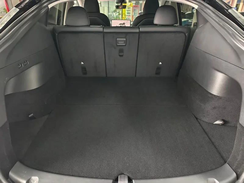 Tesla Model Y — фото 12