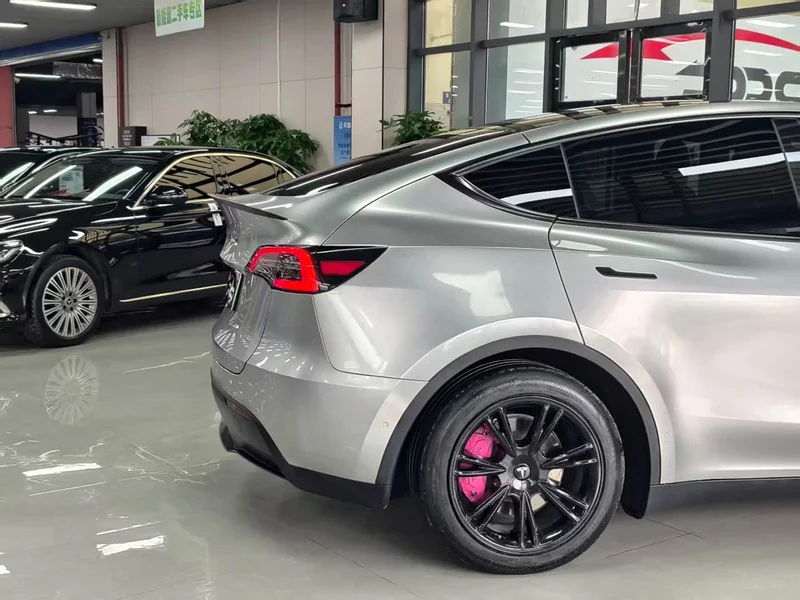 Tesla Model Y — фото 17