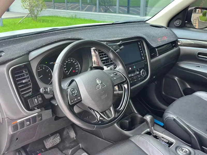 Mitsubishi Outlander — фото 13