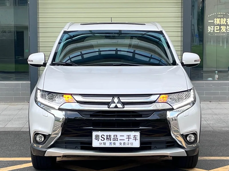 Mitsubishi Outlander — фото 2