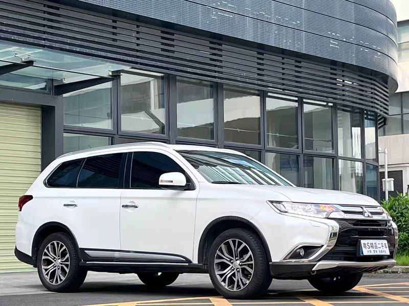 Mitsubishi Outlander — фото 3