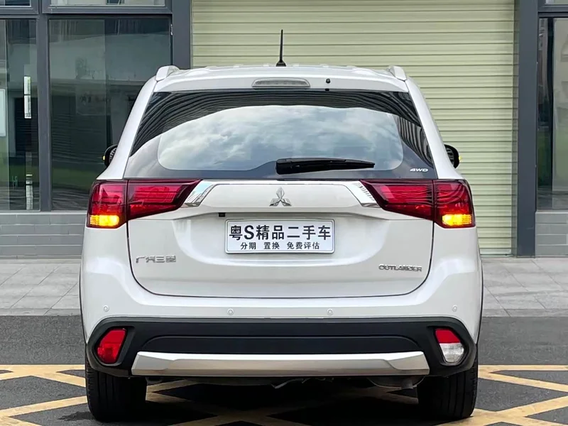 Mitsubishi Outlander — фото 4