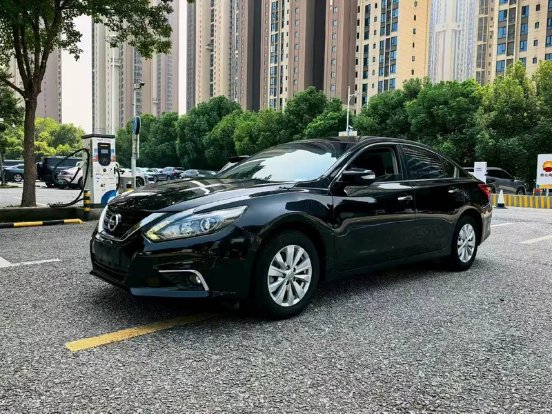 Nissan Teana — фото 1