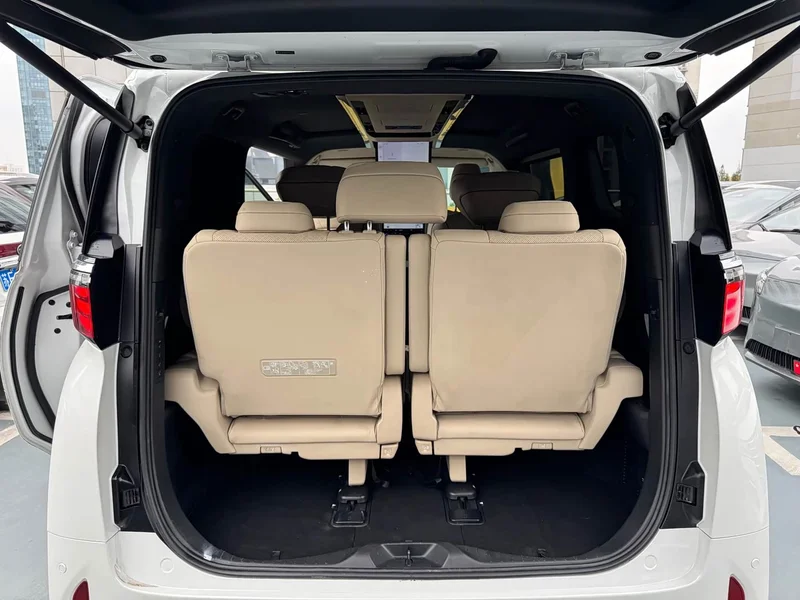 Toyota Alphard — фото 15