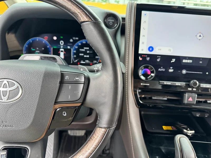Toyota Alphard — фото 18