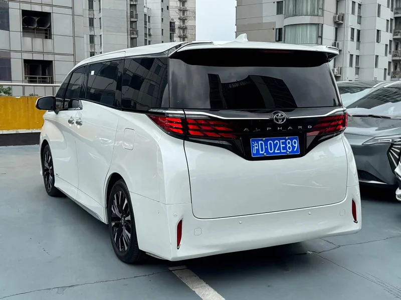 Toyota Alphard — фото 3