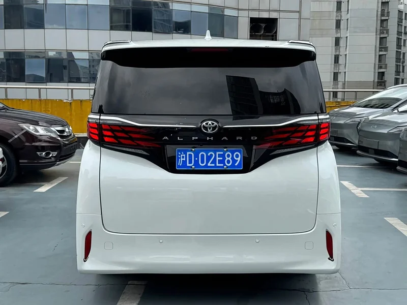 Toyota Alphard — фото 4