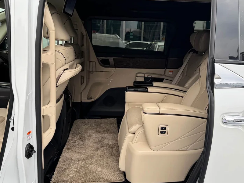 Toyota Alphard — фото 7