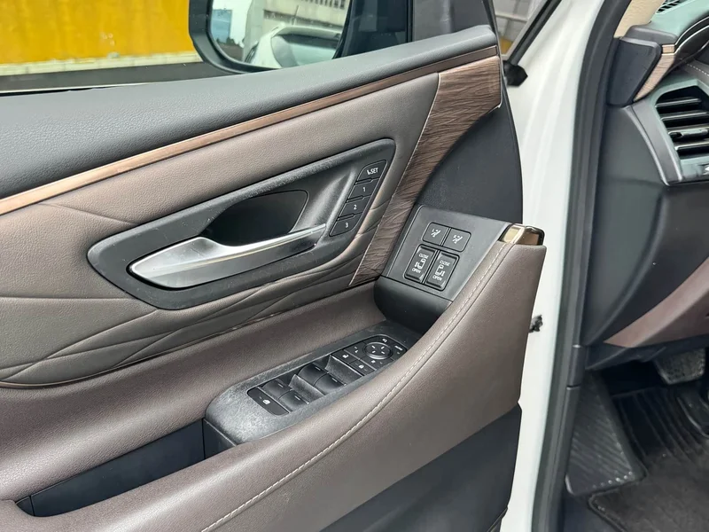 Toyota Alphard — фото 9