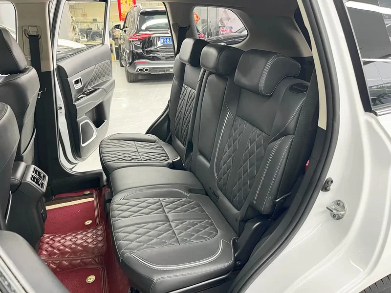 Mitsubishi Outlander — фото 12