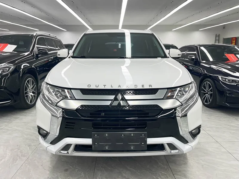 Mitsubishi Outlander — фото 2