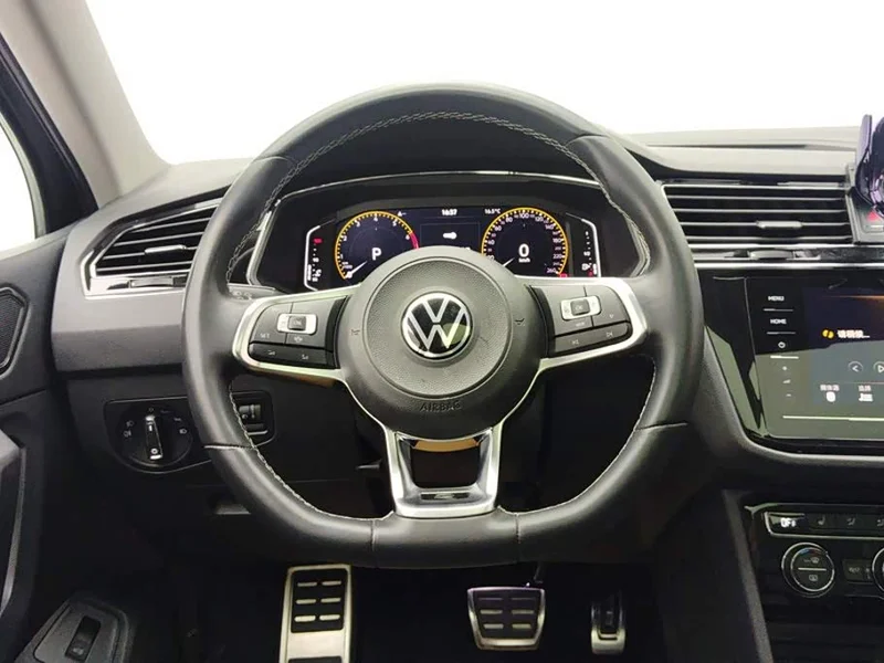Volkswagen Tiguan L — фото 15