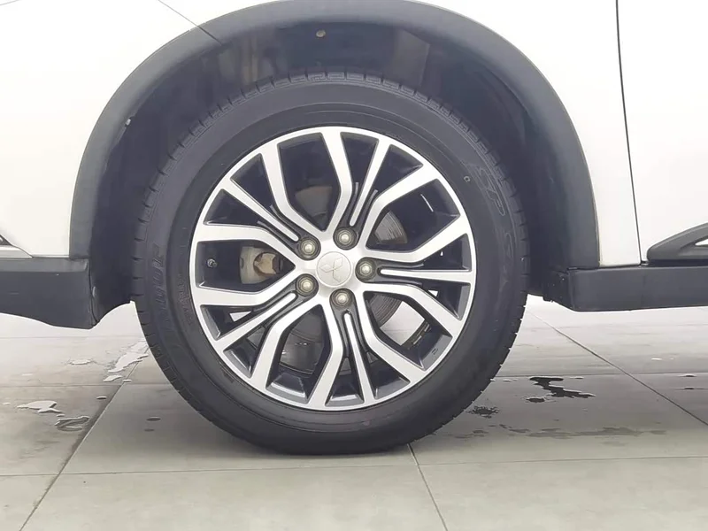 Mitsubishi Outlander — фото 17