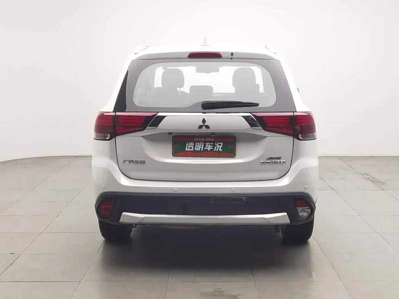 Mitsubishi Outlander — фото 4
