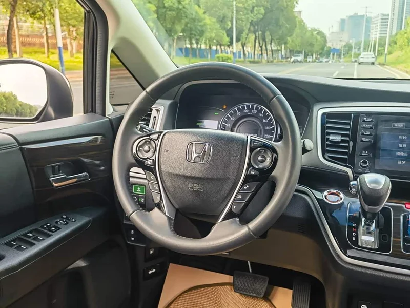 Honda Odyssey — фото 13