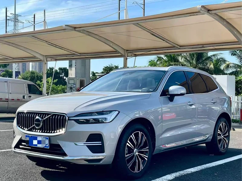 Volvo XC60 — фото 1