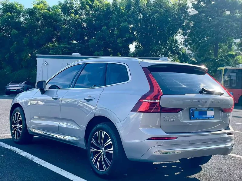 Volvo XC60 — фото 7