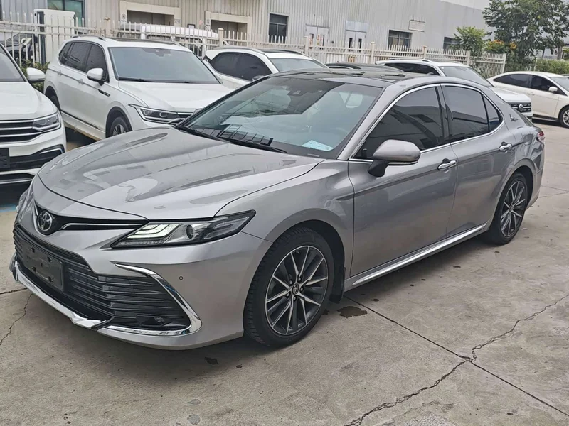 Toyota Camry — фото 2
