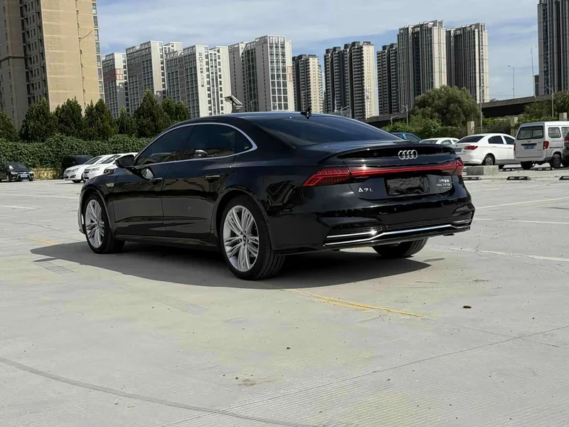 Audi A7L — фото 9