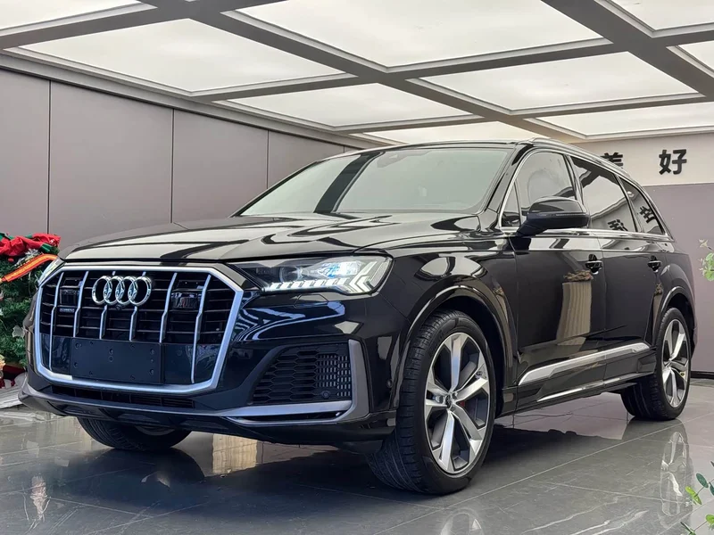 Audi Q7 — фото 1