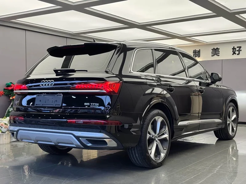 Audi Q7 — фото 12