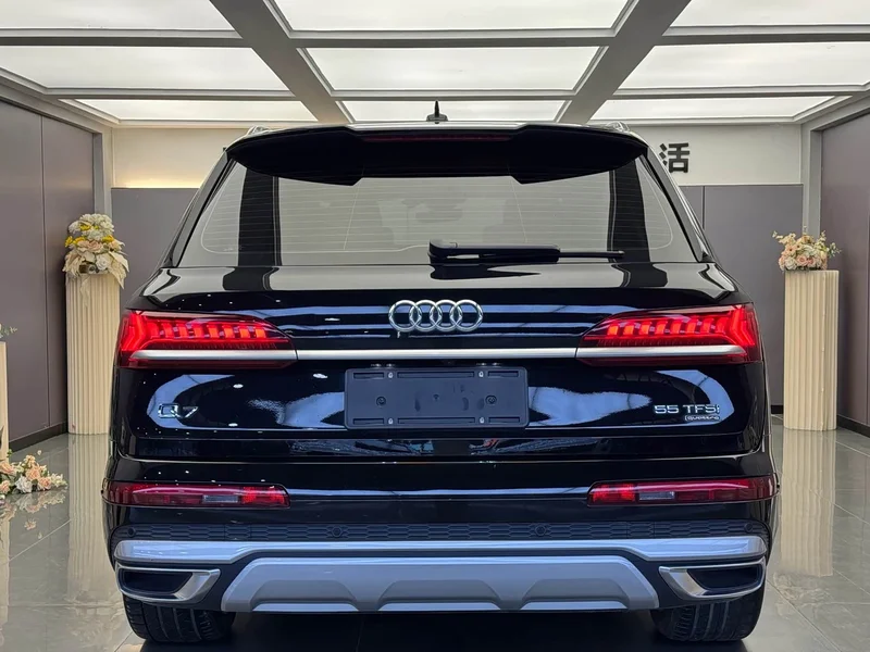 Audi Q7 — фото 13