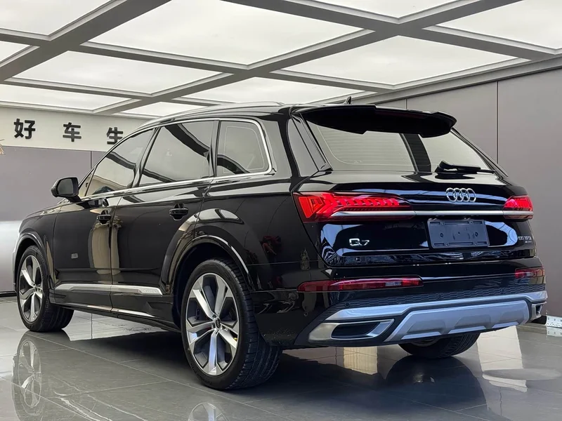 Audi Q7 — фото 14