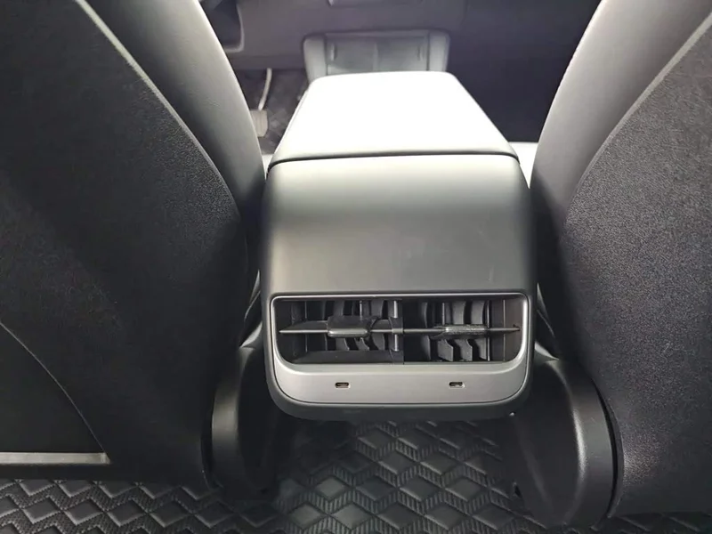 Tesla Model 3 — фото 12