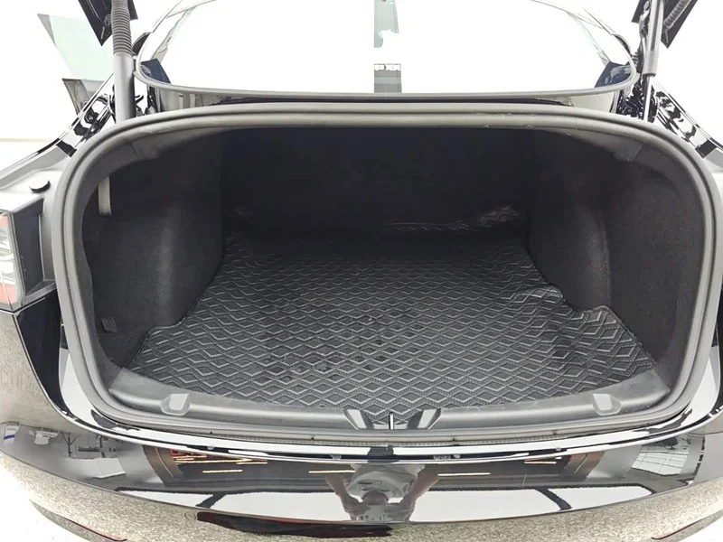 Tesla Model 3 — фото 14