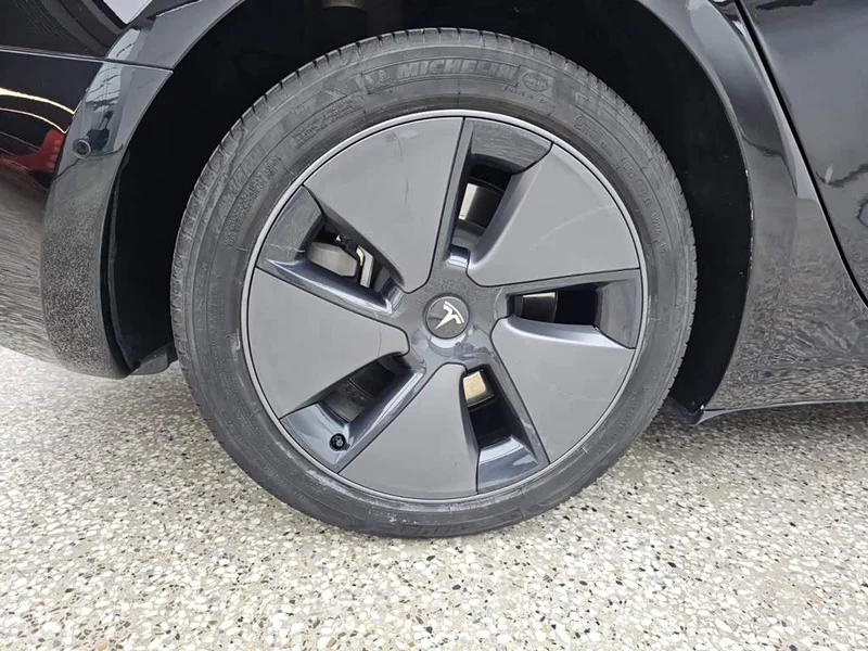 Tesla Model 3 — фото 15