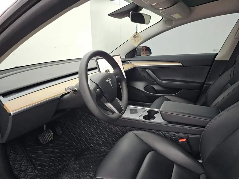 Tesla Model 3 — фото 6