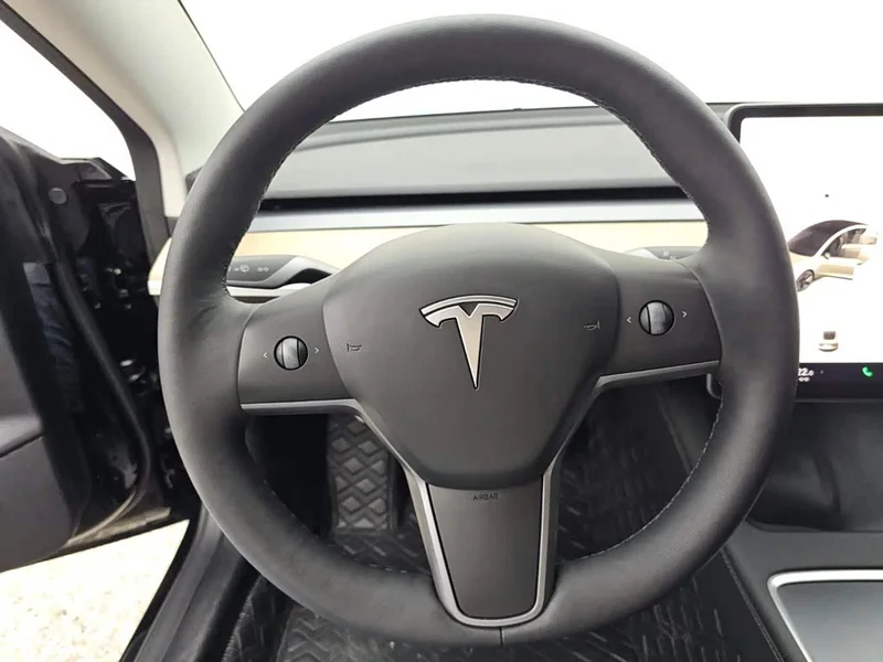 Tesla Model 3 — фото 9
