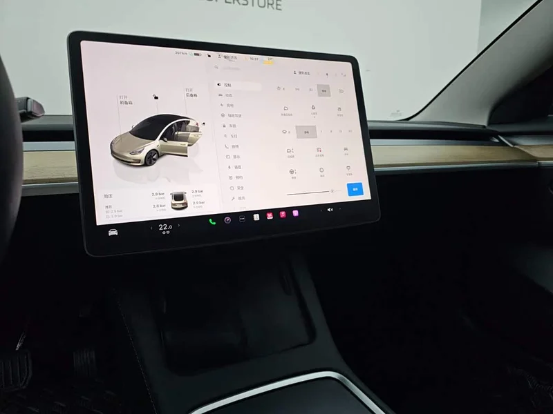 Tesla Model 3 — фото 10