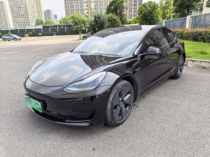 Tesla Model 3 — фото 1