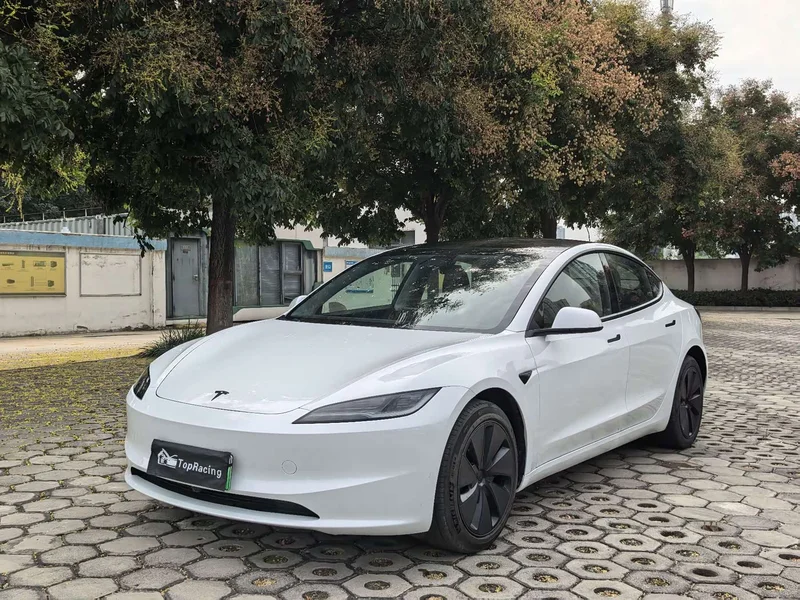 Tesla Model 3 — фото 1