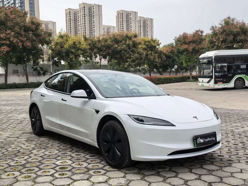 Tesla Model 3 — фото 3