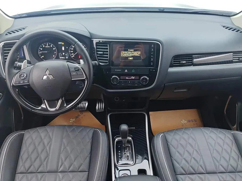 Mitsubishi Outlander — фото 12