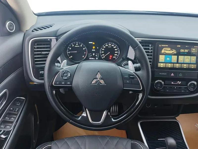 Mitsubishi Outlander — фото 15