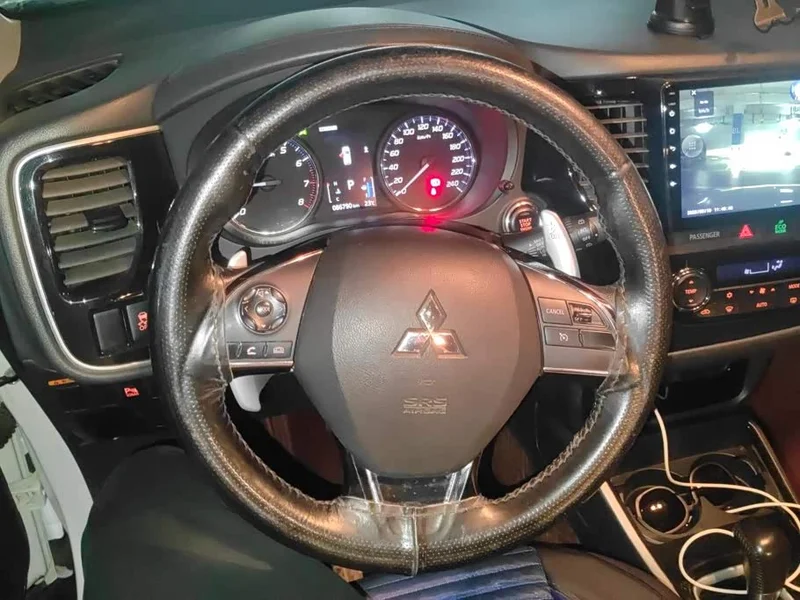 Mitsubishi Outlander — фото 15