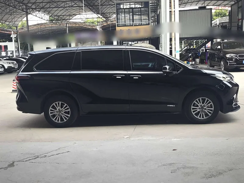 Toyota Sienna — фото 4