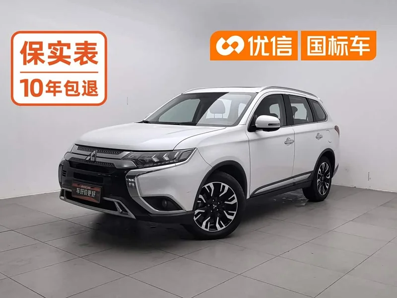 Mitsubishi Outlander — фото 1
