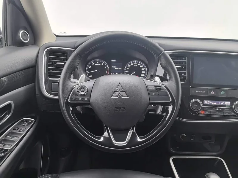 Mitsubishi Outlander — фото 11