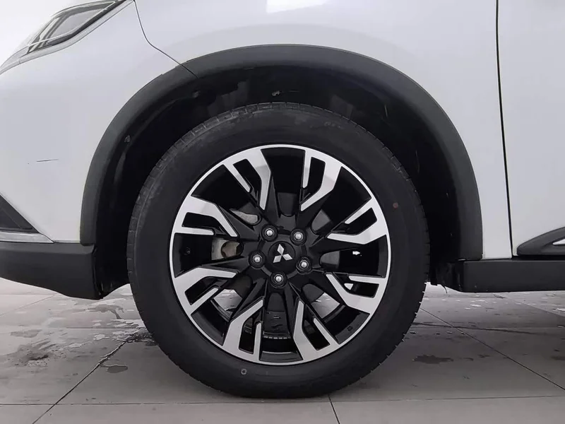 Mitsubishi Outlander — фото 17