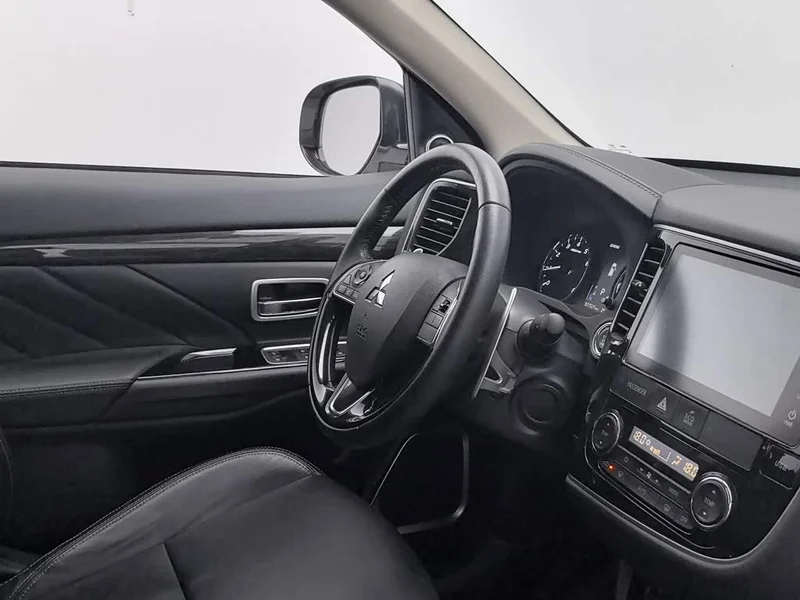 Mitsubishi Outlander — фото 22