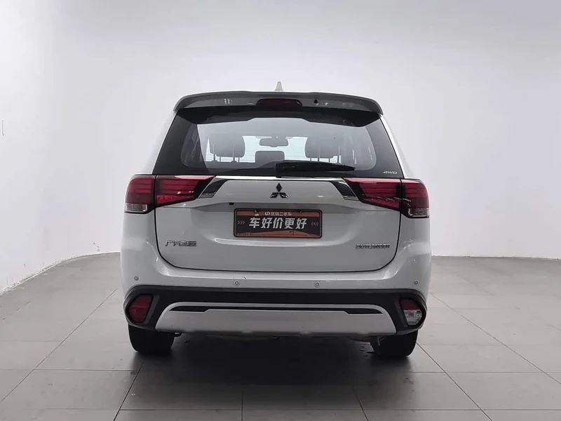 Mitsubishi Outlander — фото 4