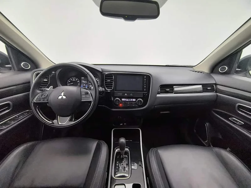 Mitsubishi Outlander — фото 5
