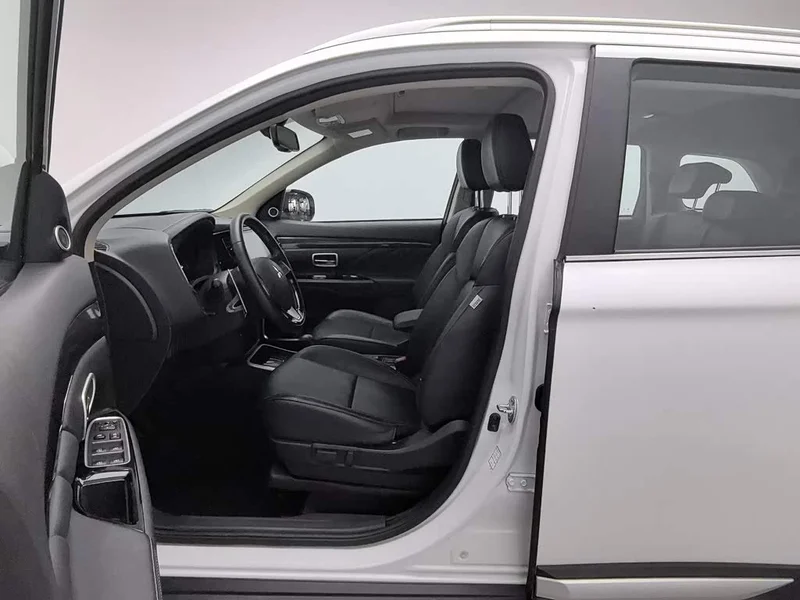 Mitsubishi Outlander — фото 10